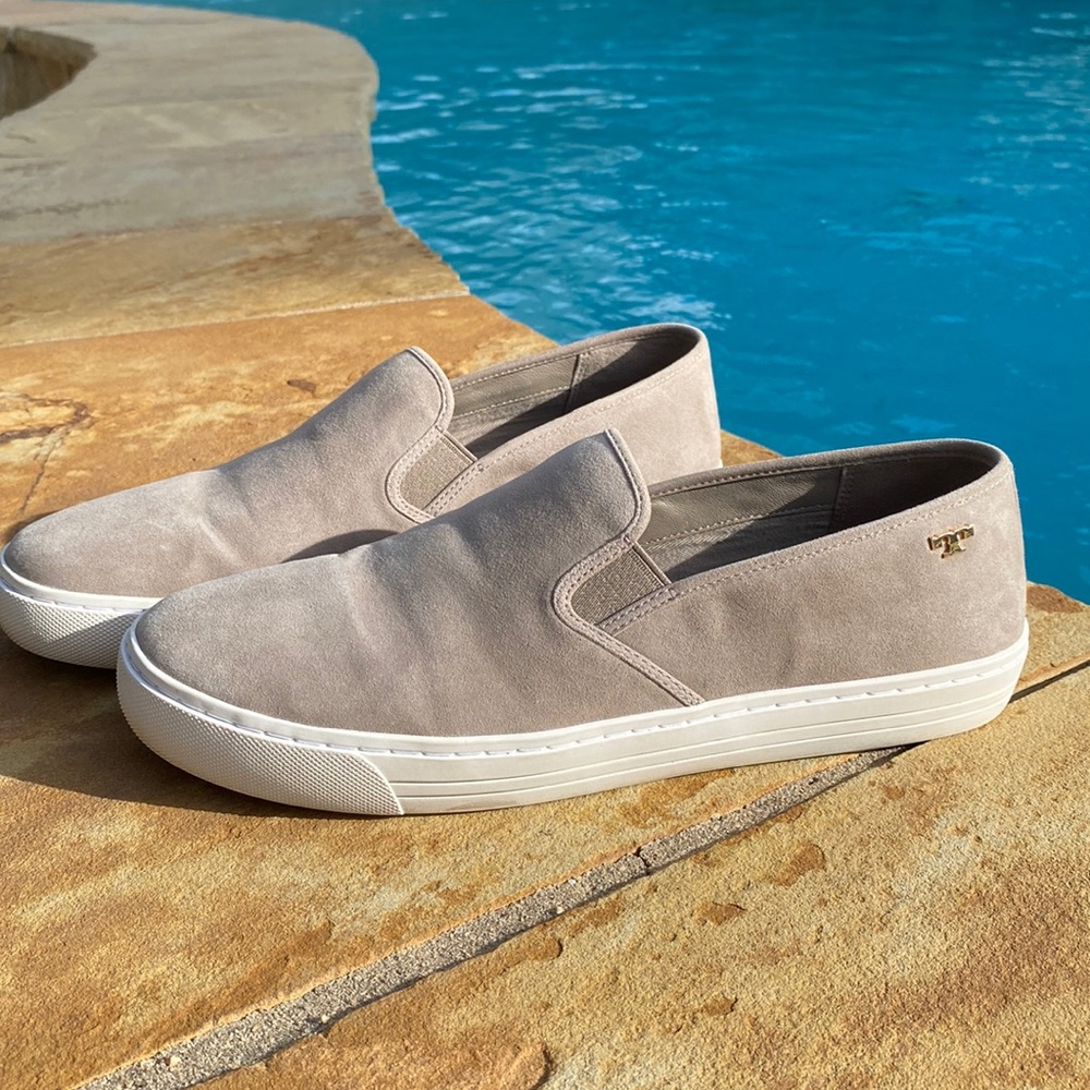 🩶Tory Burch light gray slip on loafers